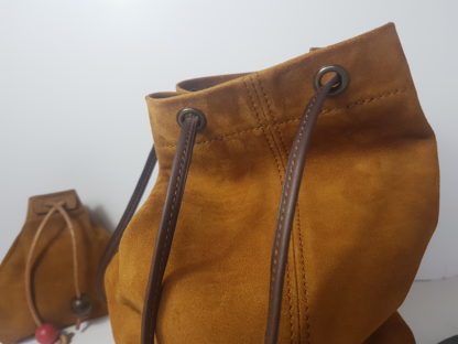 Sac seau avec oeillets métalliques